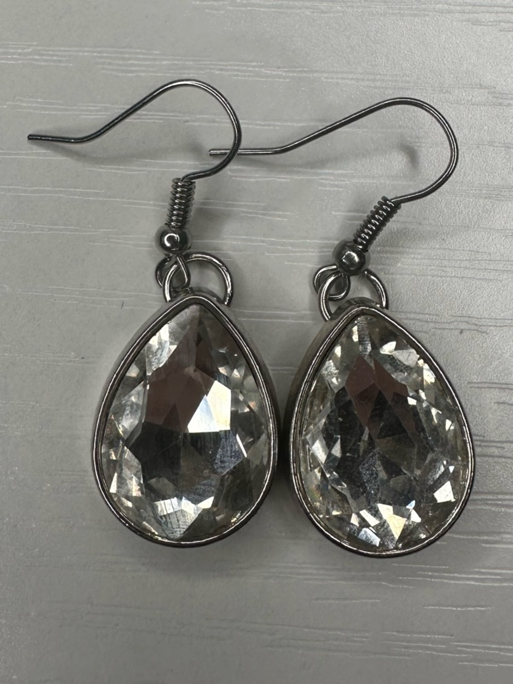 🛍️BUNDLE DEAL🛍️ - ’Show Stopping Shimmer’ Silver Teardrop Dangle Earrings